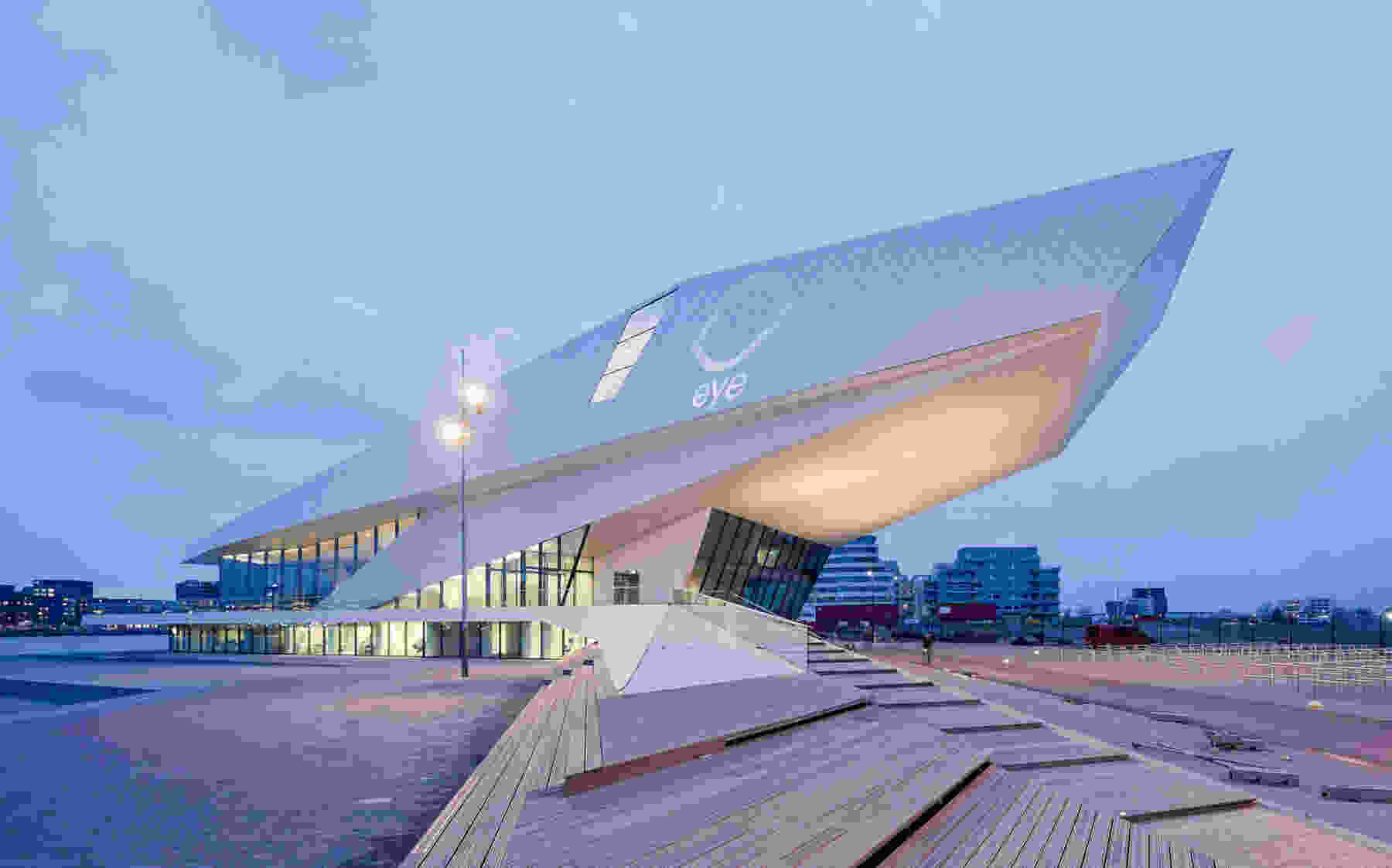 143 eye film institute netherlands iwan baan 005 illumination cut