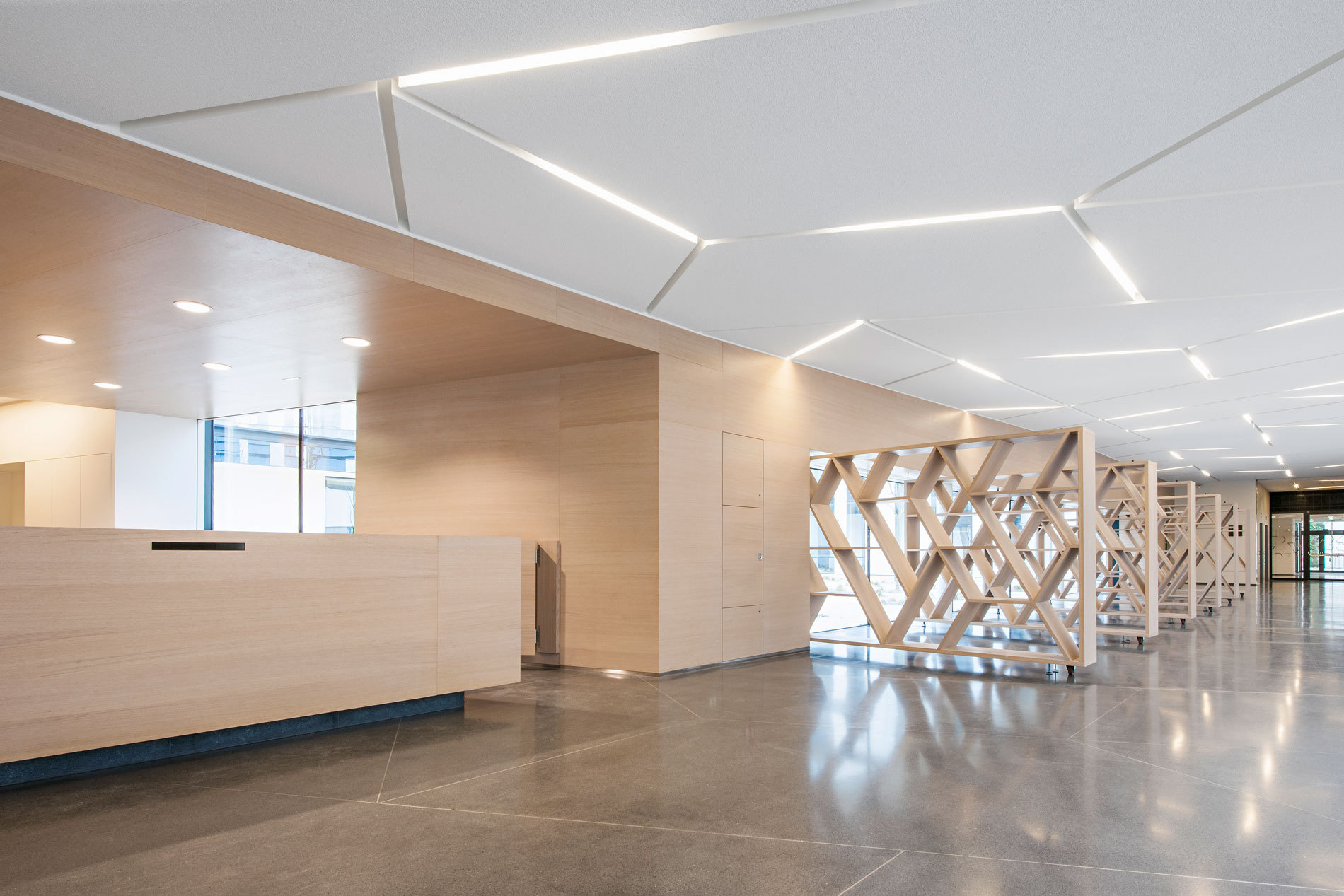 214 Geriatric Centre Donaustadt Herta Hurnaus 006 foyer wall