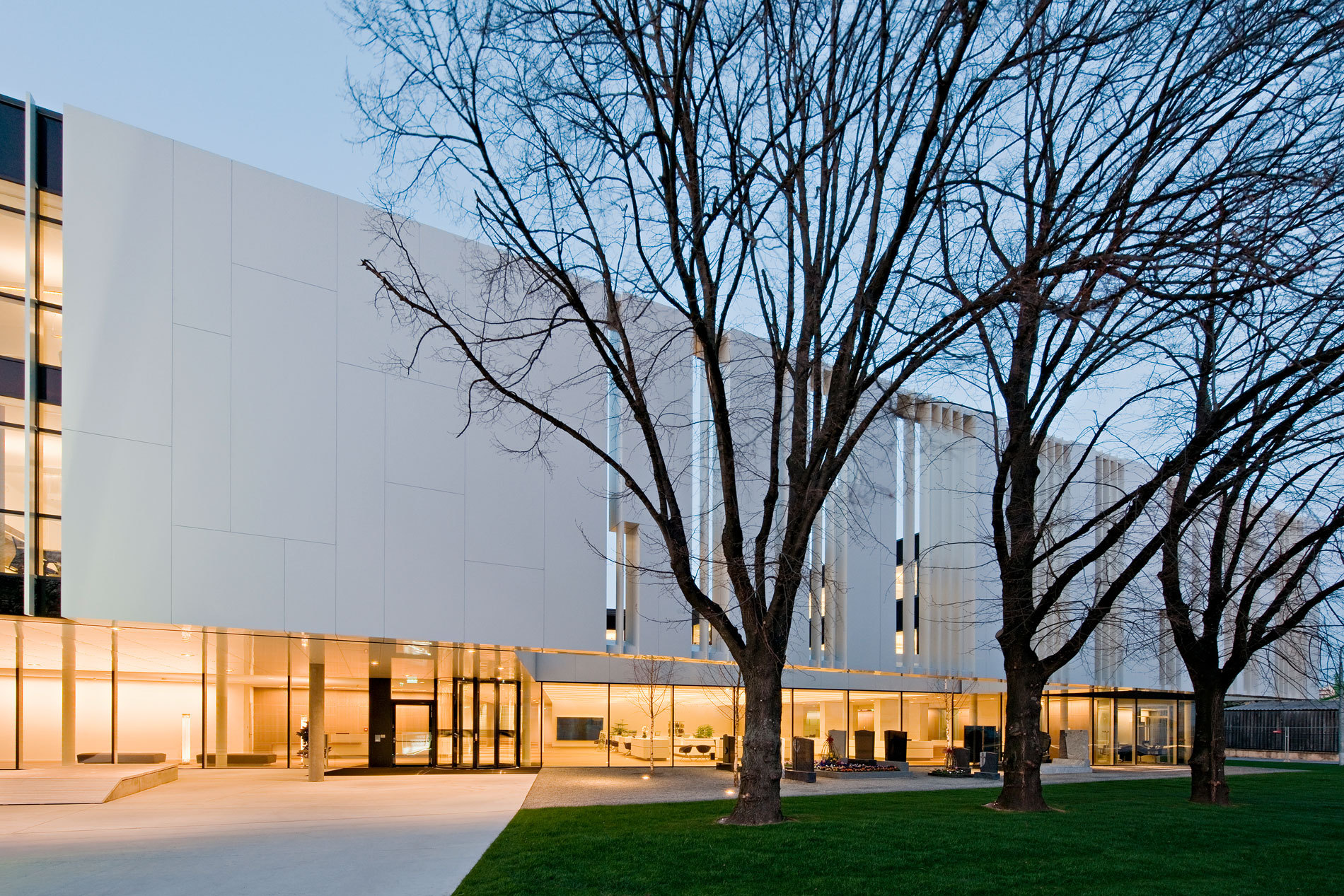 219 Headquarter BF facade hh 030