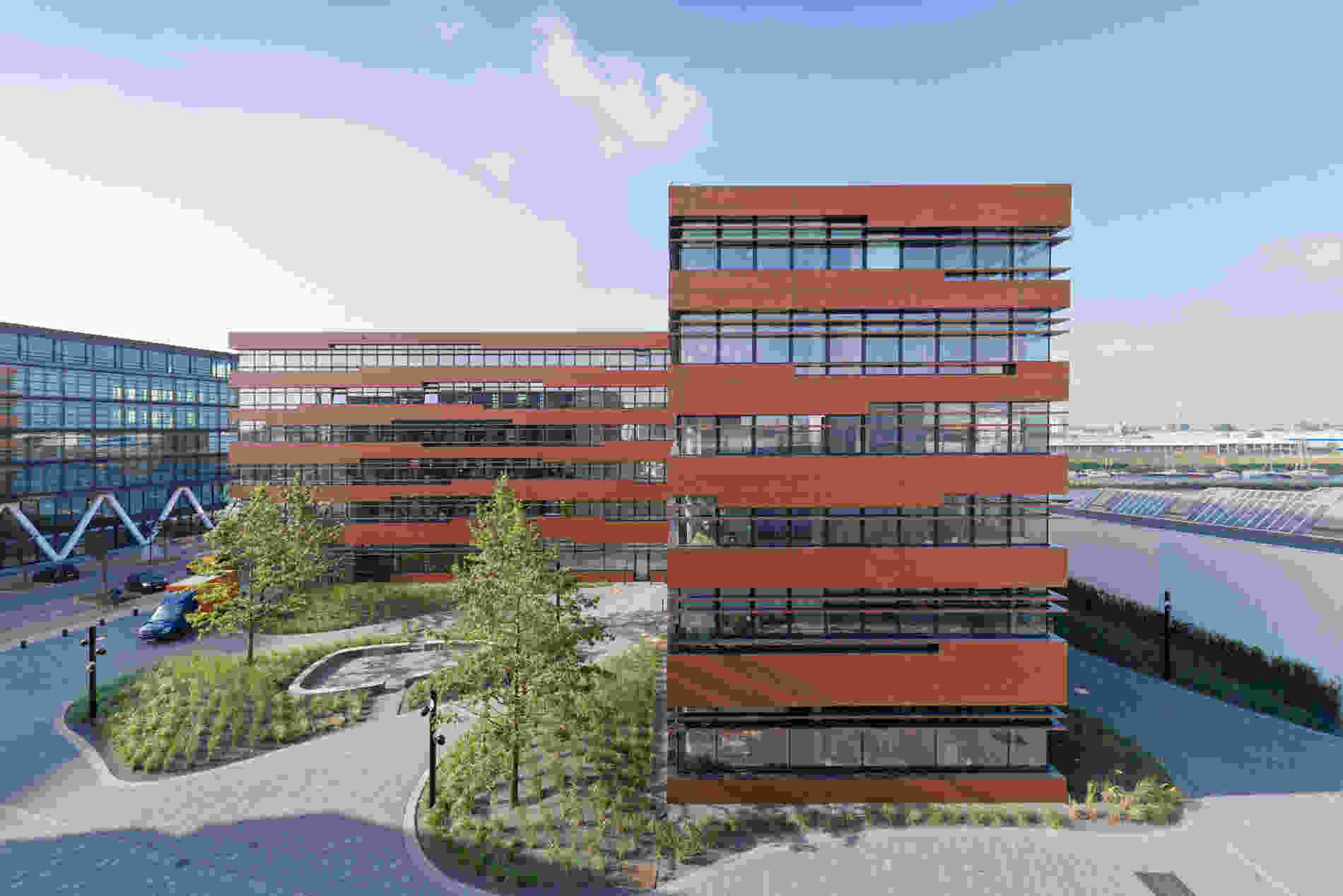 243 Office Complex Bremen Olaf Mahlstedt 423 16 exterior view plaza