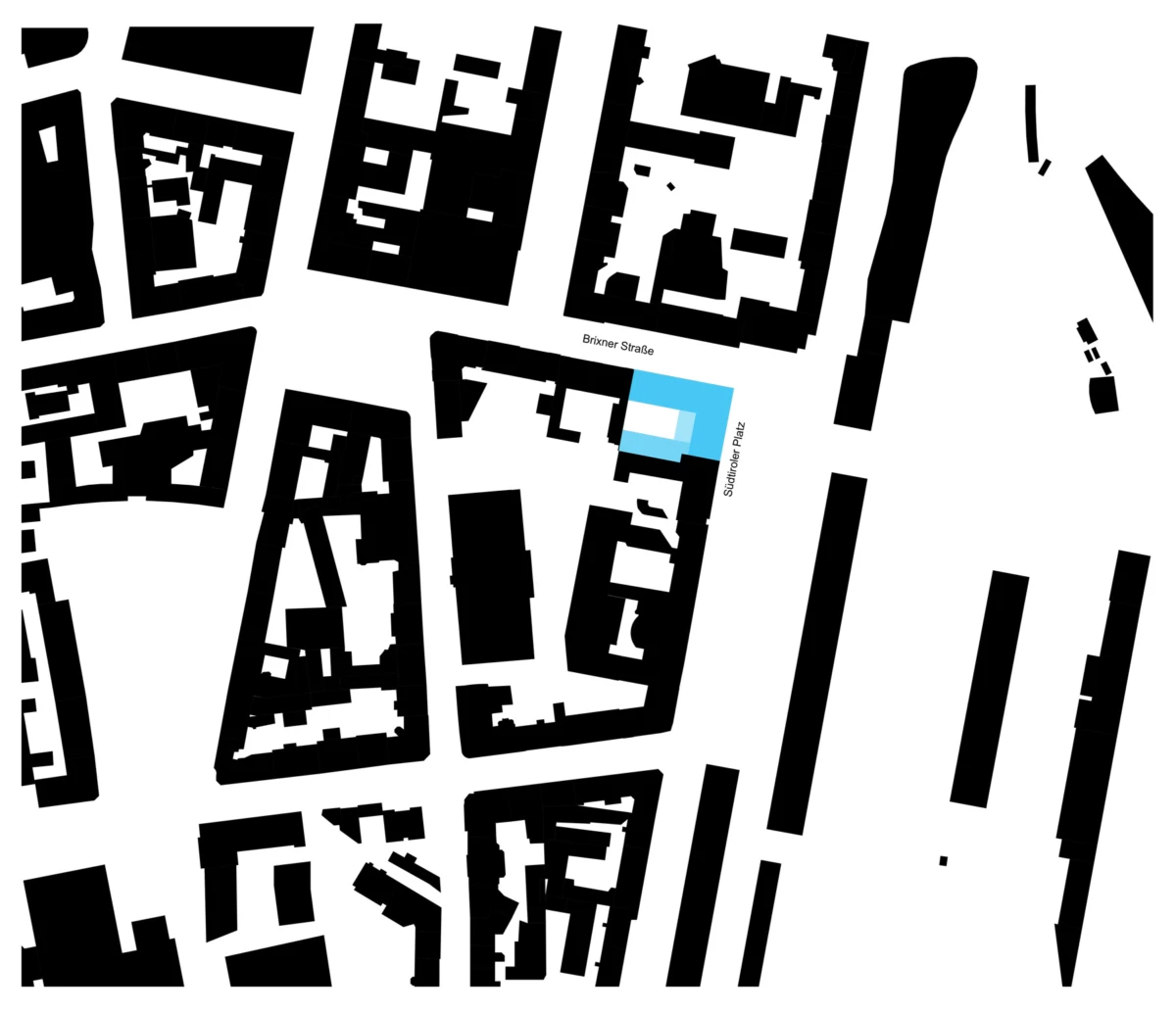 Urban map with black building footprints; a light blue-highlighted building at the intersection of Brixner Straße and Sudtiroler Platz.